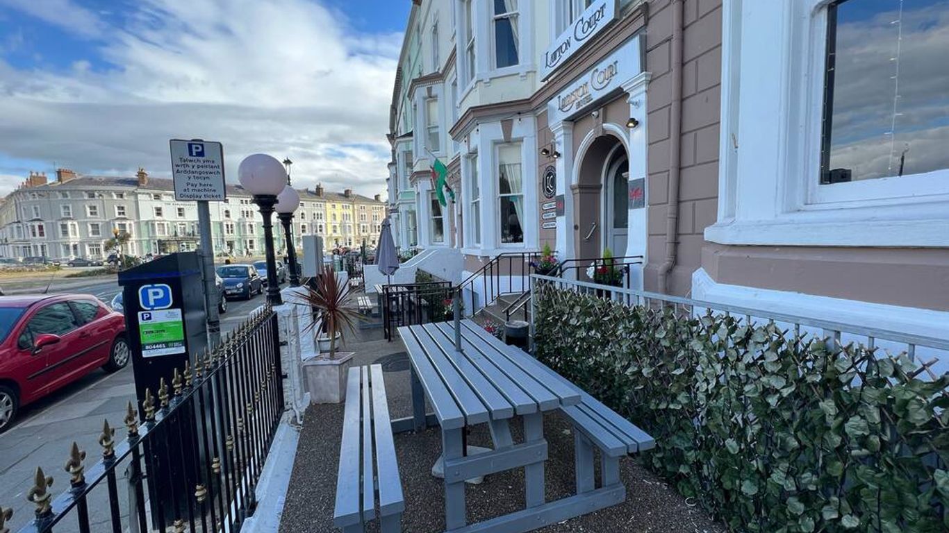 Lauriston & Lawton Court Hotel