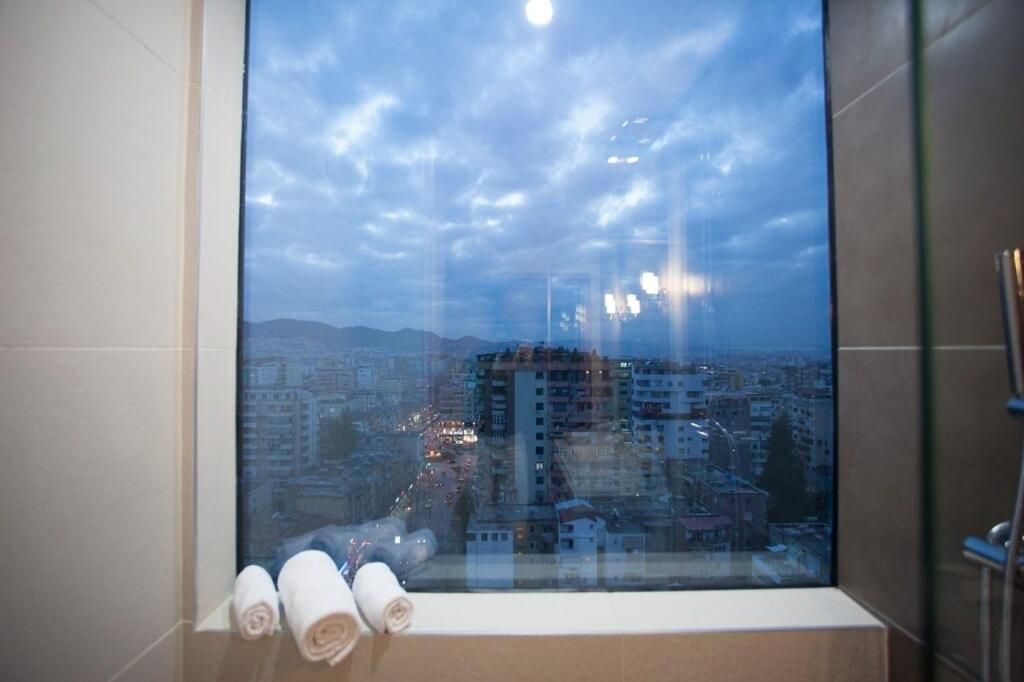 فندق لا بوهيم - تيرانا