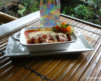 Little Bridges Bed And Breakfast - Mambajao