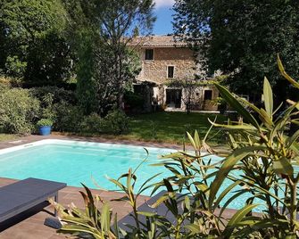 Mas des 3 Pierres Avec Piscine à Vaison la Romaine - Vaison-la-Romaine - Pool