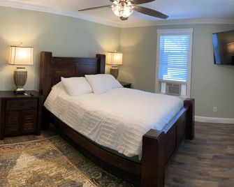1st Class Rentals The Thurman Munson House - Hartwick Seminary - Habitación