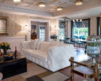 Chateau Inn and Suites - Spring Lake - Huiskamer