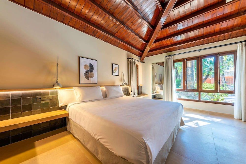 أويرتو ديل كورا هوتل