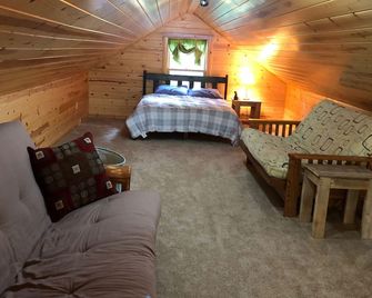 Come to the lake this season and make some memories and smores! - Brainerd - Bedroom