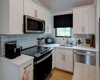 Stylish Modern Bungalow in Nashville's 12 South - Nashville - Cucina