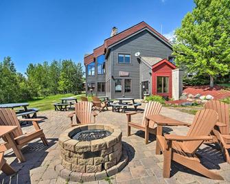 Ski-InandSki-Out Lutsen Retreat with Pool Access! - Lutsen - Patio