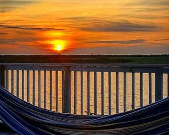 Boat house on the sea. - Cheticamp - Balcony