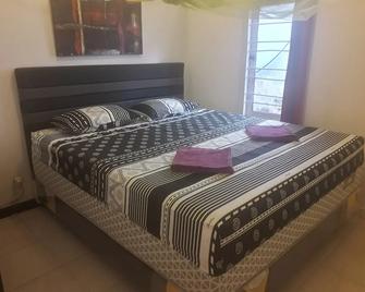 Harry & Mimin Homestay - Gorontalo - Bedroom