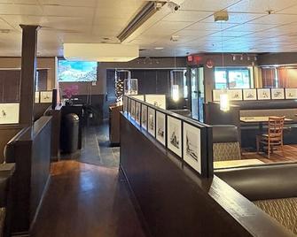 Art Infiniti Hotel - Maple Ridge