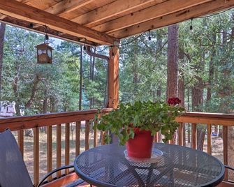 Updated Strawberry Family Cabin w/ 2 Private Decks - Strawberry - Balcón