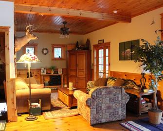 Classic Ossipee Lake house with private beach, expansive views, dock, AC, W-D - Freedom - Living room