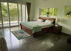 Bliss Farm Stay- Lilly - Secunderabad - Bedroom