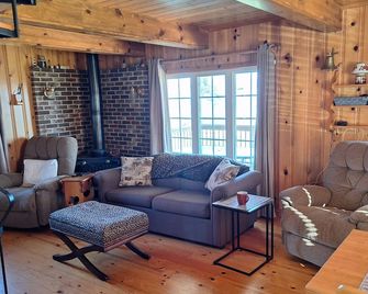 Cottage Life - Port Williams - Living room