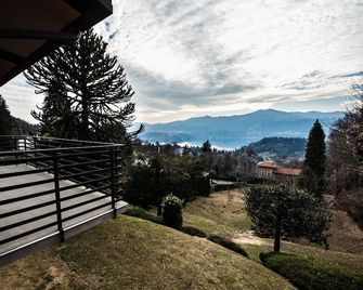 Quiet, breathtaking views, nature, cuisine are all that you can find here. - Orta San Giulio - Balcon