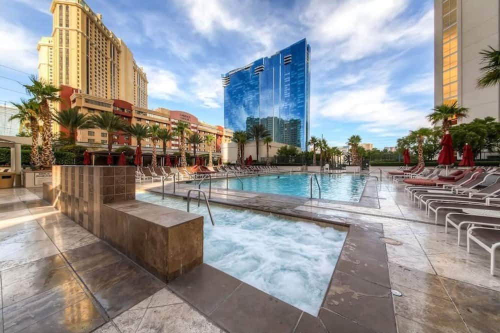 Awesome The Signature MGM condo with Strip view. No resort fee! - Las Vegas - Pool