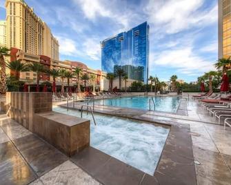 Awesome The Signature MGM condo with Strip view. No resort fee! - Las Vegas - Basen
