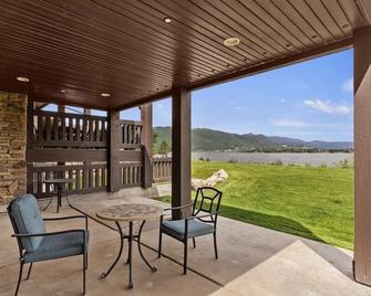 Lakefront 3 Bedroom Condo with Private Hot Tub - Huntsville - Patio