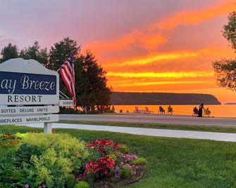 Bay Breeze Resort - Ephraim - Außenansicht