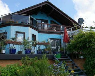 Comfortable holiday flat near the forest - Eitorf - Gebäude