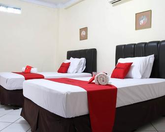 RedDoorz Plus @ Otista Garut - Garut - Bedroom