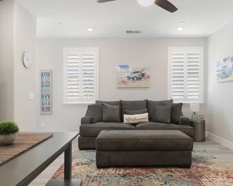 New Luxury Attached- 1 BR Guest Suite, w/Kitchen, Pvt - Rocklin - Living room
