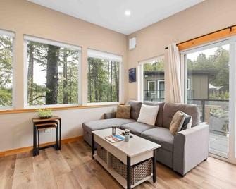 SS#3 Paddler - Cozy and Modern w/ Spring Cove View - Ucluelet - Salon