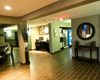 Stoughton Western Star Inn & Suites - Stoughton - Lobby