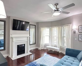 Serenity 3-bed marble bath historic district of Dayton 5min downtown 5min U.D - Dayton - Living room