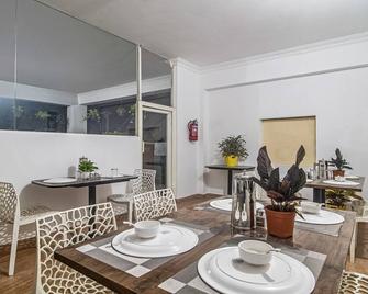 Treebo Navya The Park - Hyderabad - Dining room