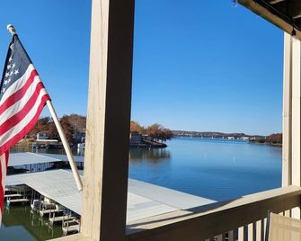 Lake Life reimagined Margarita Sunsets 17MM - Osage Beach - Balcony