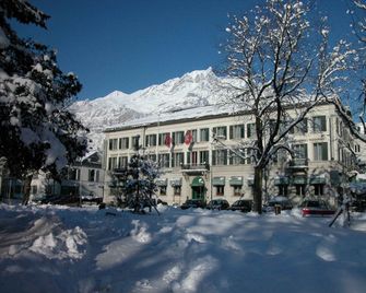 Hotel Post Glarnerhof - Glarus - Gebouw