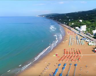 Albano Club Hotel Boutique - Rodi Garganico - Beach