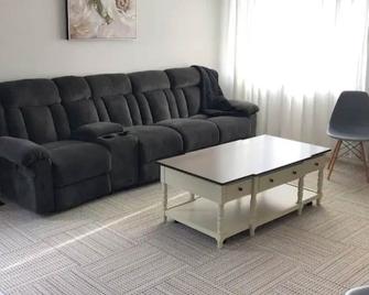 Furnished house in Geraldton - Geraldton - Living room