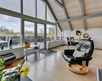 Holiday Home Gizella - 850m to the inlet in Western Jutland by Interhome - 스키예른 - 거실