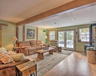 Lakefront Deer River Apt w/ Dock, Fire Pit & Patio - Deer River - Sala de estar
