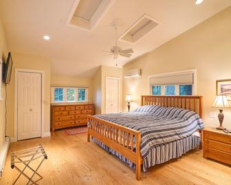 Fun on the Lake - East Hampton - Bedroom