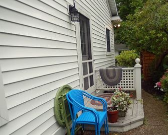 Quiet Getaway Steps From Downtown - Saugatuck - Patio