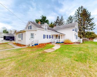 Maplewood Manor - Unit 2 - Colchester - Building