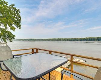 Scenic Views and Yard Mississippi River Retreat! - Fulton - Balcony
