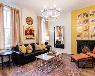 Pappy Vanwinkle Suite, The Woodford Hotel - Versailles - Sala de estar
