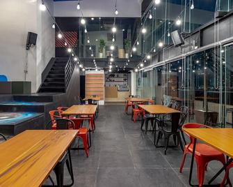 Draper Startup House for Entrepreneurs - מאקאטי סיטי - מסעדה