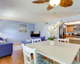 Idyllic Fort Pierce Retreat - Walk to Beach! - Fort Pierce - Dining room