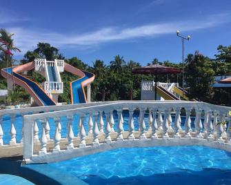 Summer Splash Resort - Gingoog - Piscina