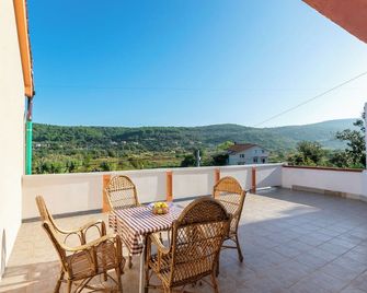 Apartment Slavko R - Supetarska Draga - Balcón