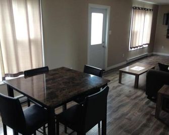 Oceanside Cabins - Bonavista - Dining room