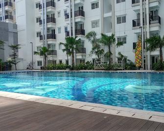 Well Appointed Studio Signature Park Grande Apartment - Τζακάρτα - Πισίνα