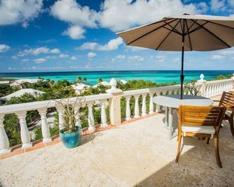 Penthouse Mimosa Great Views, Oceanfront Estate - Shoal Bay - Balkon
