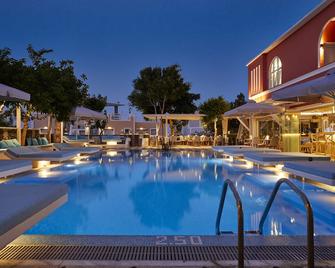 Blue Sea Hotel - Kamari - Pool