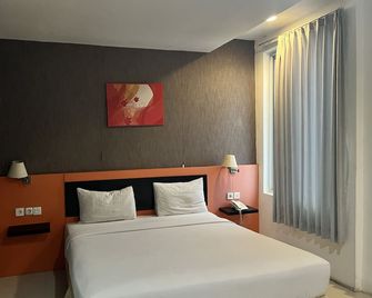 Hotel O Tri Homestay - Палангкарая - Спальня