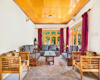 Himalayan Eco Resort - Hundar - Living room
